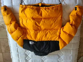 Chaqueta The North Face Negra y Amarilla