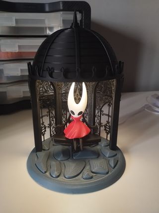 Lámpara Diorama Hornet Hollow Knight Regulable