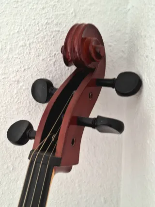 Violonchelo con arco + funda + atril + correa pica