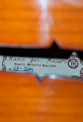 Violonchelo con arco + funda + atril + correa pica