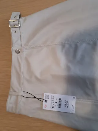 Falda Zara polipiel beige Talla M