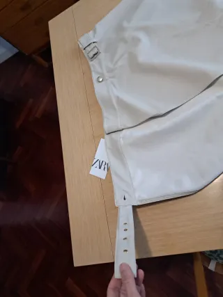 Falda Zara polipiel beige Talla M