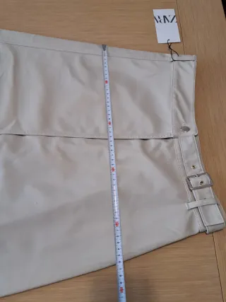 Falda Zara polipiel beige Talla M