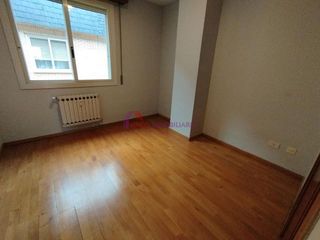 Piso en venta en Plaza España - Villa Pilar - Reyes Católicos - Vadillos en Burgos