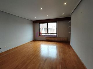 Piso en venta en Plaza España - Villa Pilar - Reyes Católicos - Vadillos en Burgos