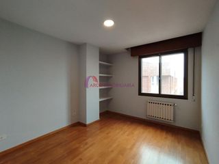 Piso en venta en Plaza España - Villa Pilar - Reyes Católicos - Vadillos en Burgos