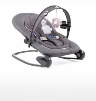 Hamaca Chicco gris con arco de juegos