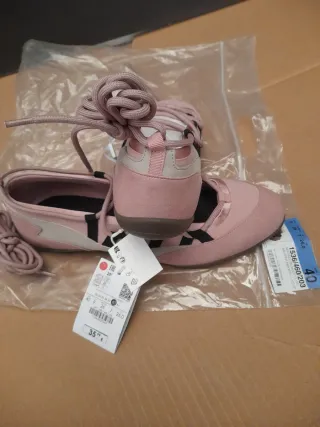 Bailarinas deportivas Bershka atadas Nuevas