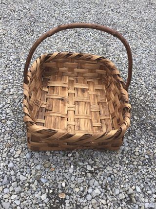 Cesto in vimini e legno