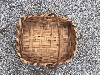 Cesto in vimini e legno