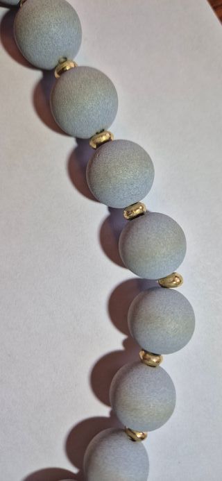 Girocollo con perle azzurre e oro