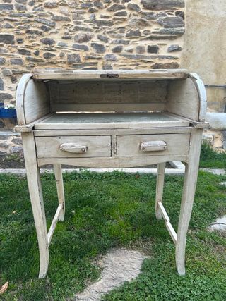 Escritorio antiguo de madera