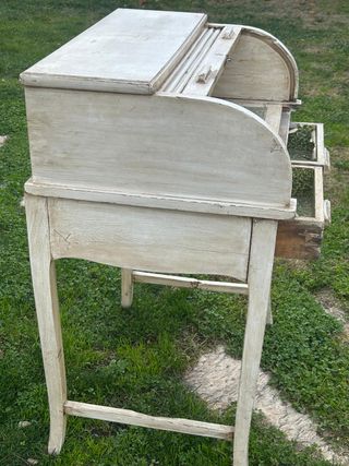 Escritorio antiguo de madera