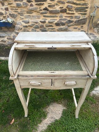 Escritorio antiguo de madera