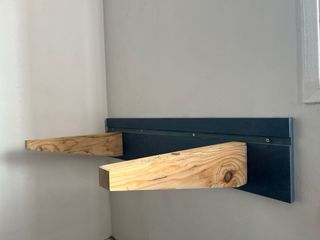 Scrivania in legno massello e valchromat blu