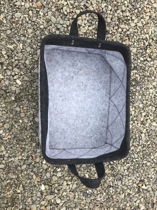 Cesto portaoggetti in tessuto grigio e nero