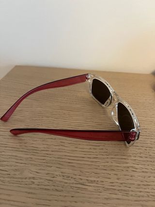 Gafas de sol niña de  óptica y funda Santoro