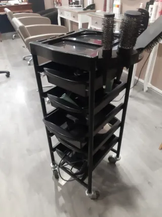 Se vende peluquería completa