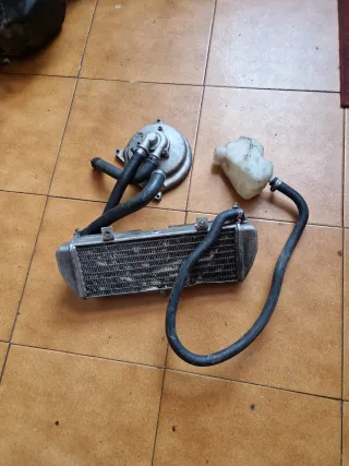 Radiador Jog RR con depósito