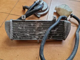 Radiador Jog RR con depósito