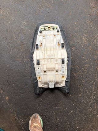 Asiento Suzuki Bandit 600 04