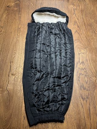 Abrigo premamá y porteo negro