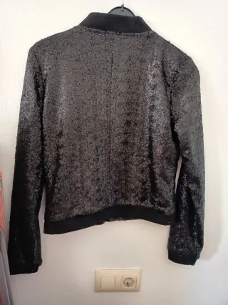 Chaqueta Stradivarius lentejuelas negra