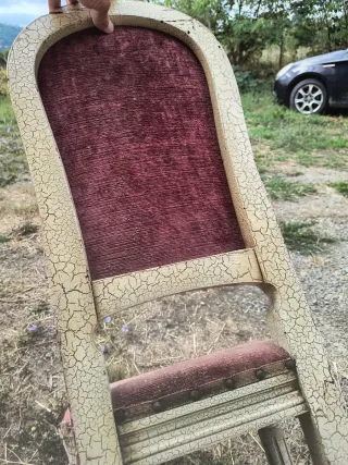 Sedia antica con seduta e schienale in tessuto