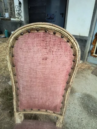 Sedia antica con seduta e schienale in tessuto