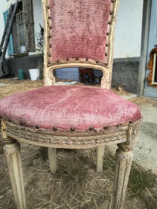 Sedia antica con seduta e schienale in tessuto