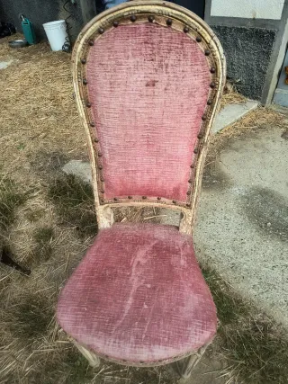 Sedia antica con seduta e schienale in tessuto