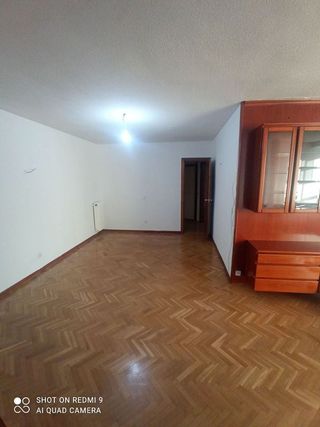 Piso en alquiler en Costillares en Madrid
