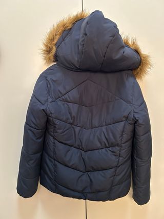 Abrigo azul marino con capucha