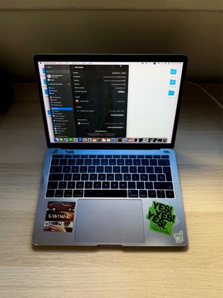 MacBook Pro 13” 2017 Gris Espacial (estudios/work)