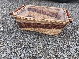 Cesto in vimini e legno