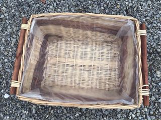 Cesto in vimini e legno