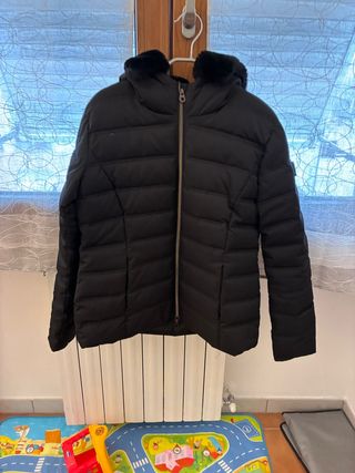 Giacca piumino nera con cappuccio