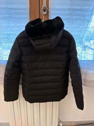 Giacca piumino nera con cappuccio