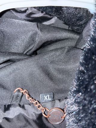 Giacca piumino nera con cappuccio