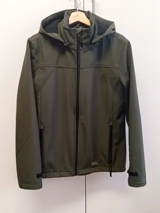 Chaqueta verde militar con capucha