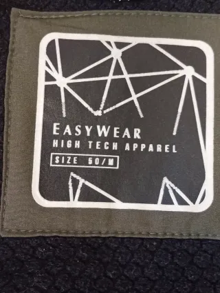 Chaqueta verde militar con capucha