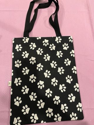 Bolso de mano con huellas de perro