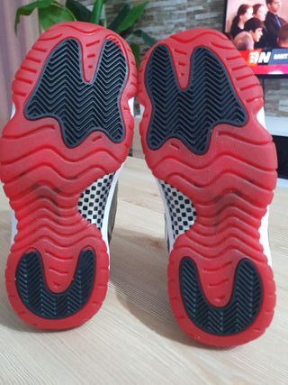 Jordan 11 Retro Low. -T37