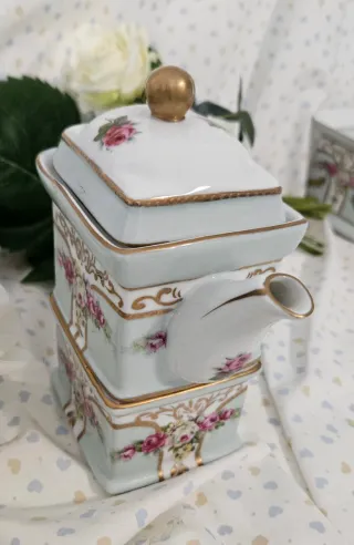 Teiera con tazza di Meander BV in porcellana