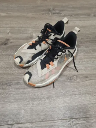 Zapatillas Jordan Talla 40.5 Beige y Naranja