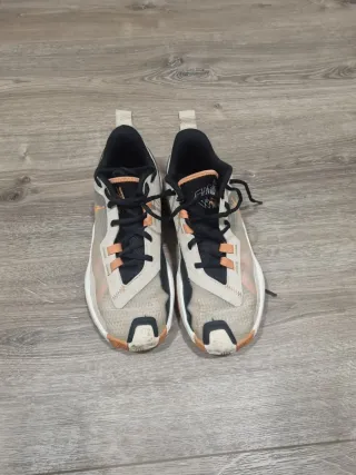 Zapatillas Jordan Talla 40.5 Beige y Naranja