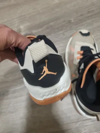 Zapatillas Jordan Talla 40.5 Beige y Naranja