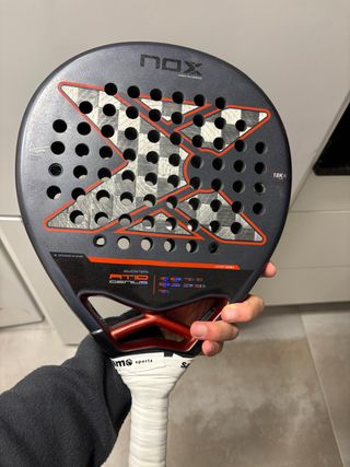 Pala Padel Nox AT10 18K 2025 Agustin Tapia