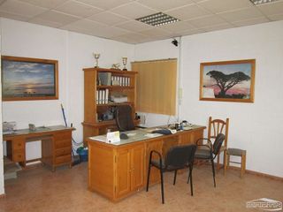 Nave industrial en venta en Lucena