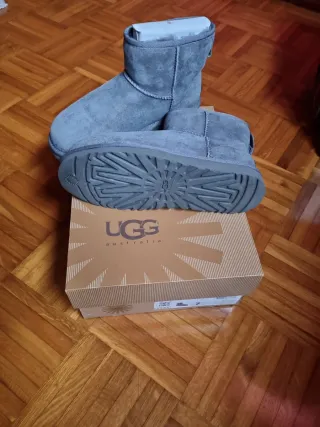 Botas UGG grises